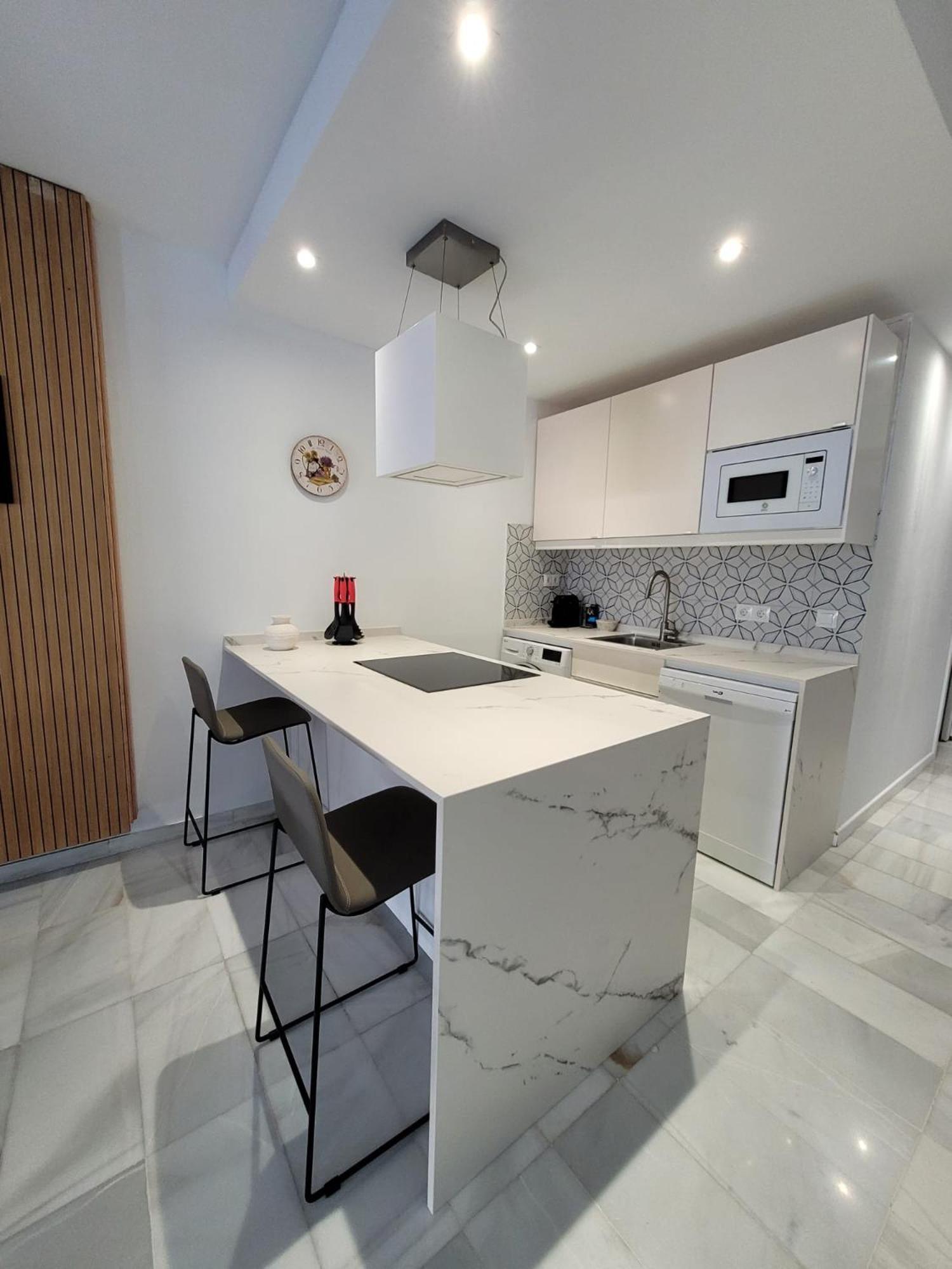 Oasis With 2 Bedrooms In Jardines Del Puerto Marbellac